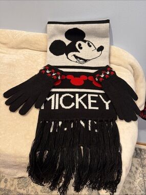 Disney Mickey Mouse Set Scarf with fringe & matching knit Gloves